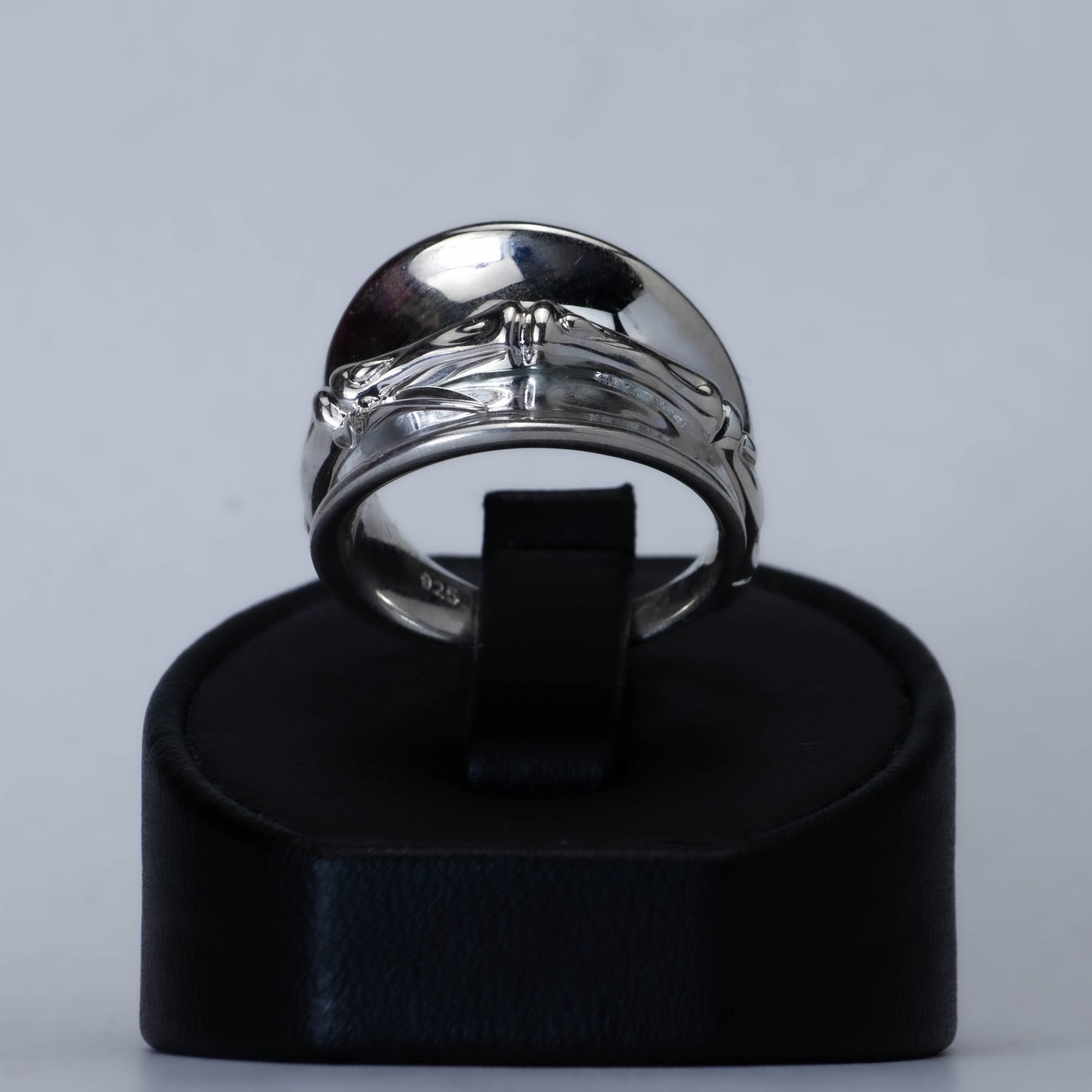 Ornate Shield - Ring in 925 Sterling Silver