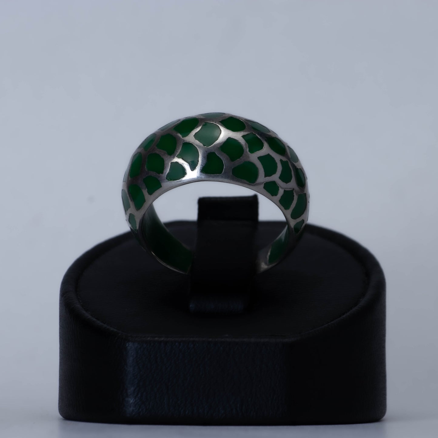 Emerald Scales – Ring i 925 Sterling Silver