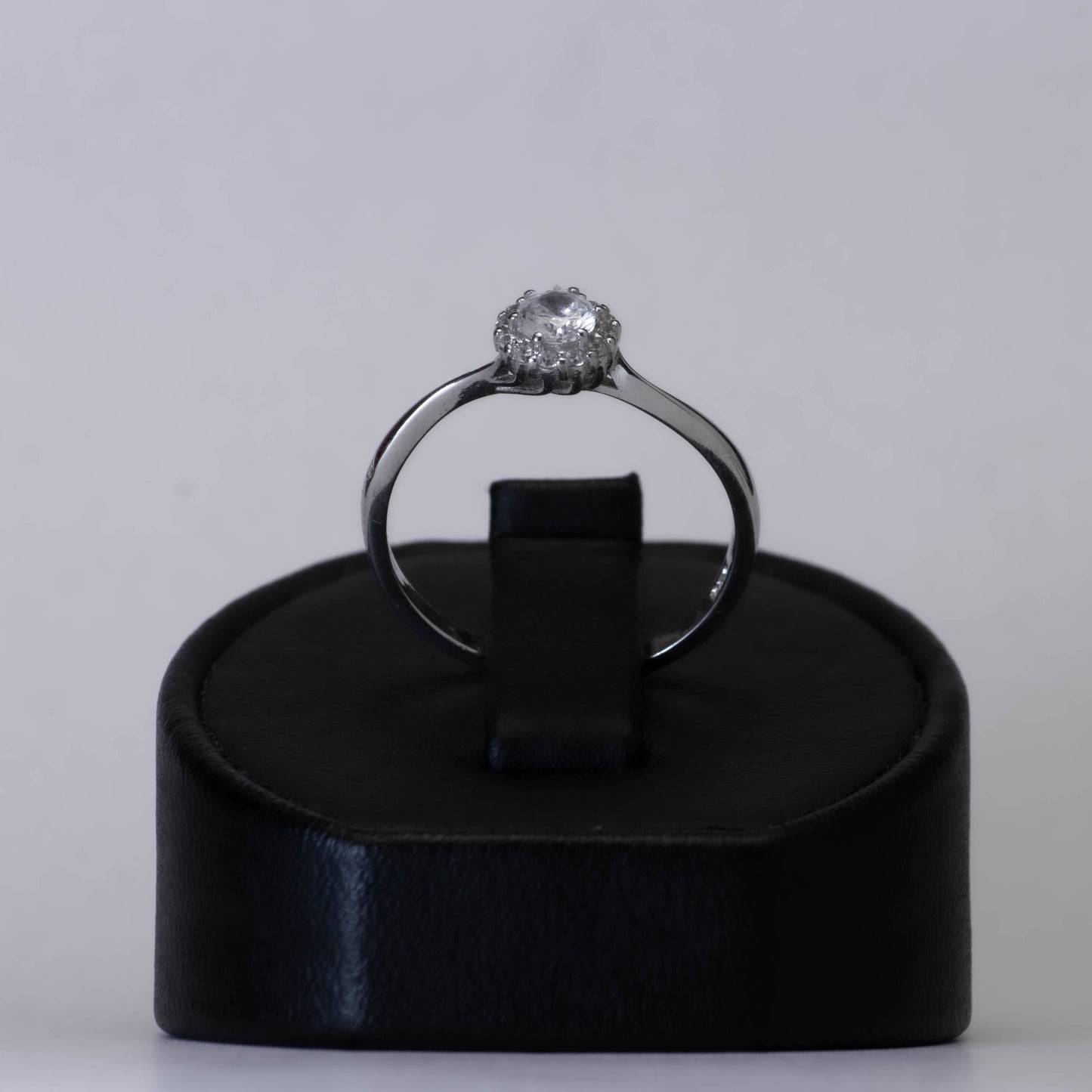 Classic Radiance – Ring in 925 Sterling Silver