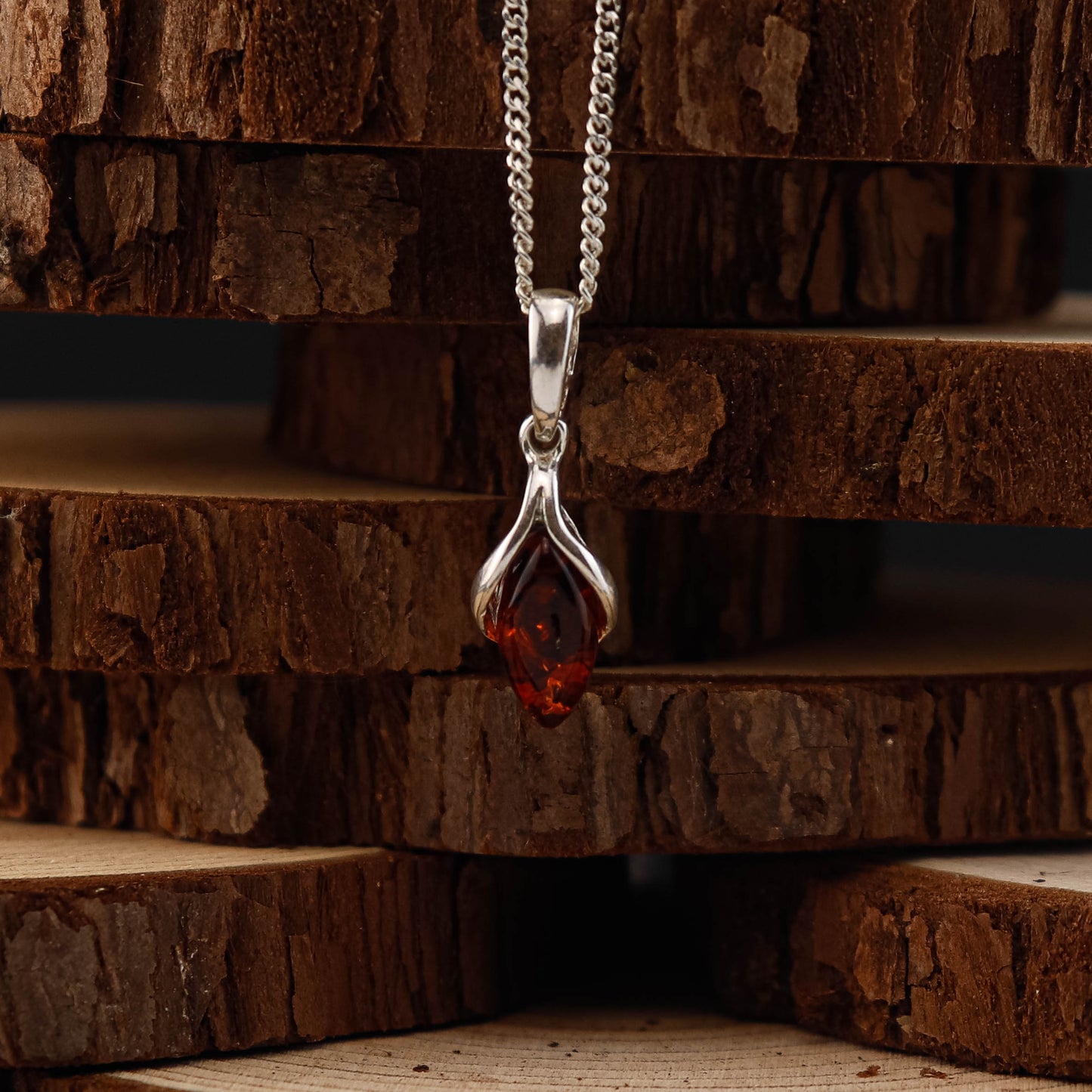 Amber Drop Cognac hänge i 925 Sterling Silver med Bärnsten