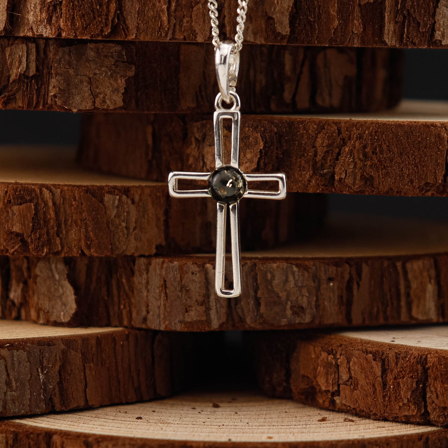 Forest Cross hänge i 925 Sterling Silver med Bärnsten