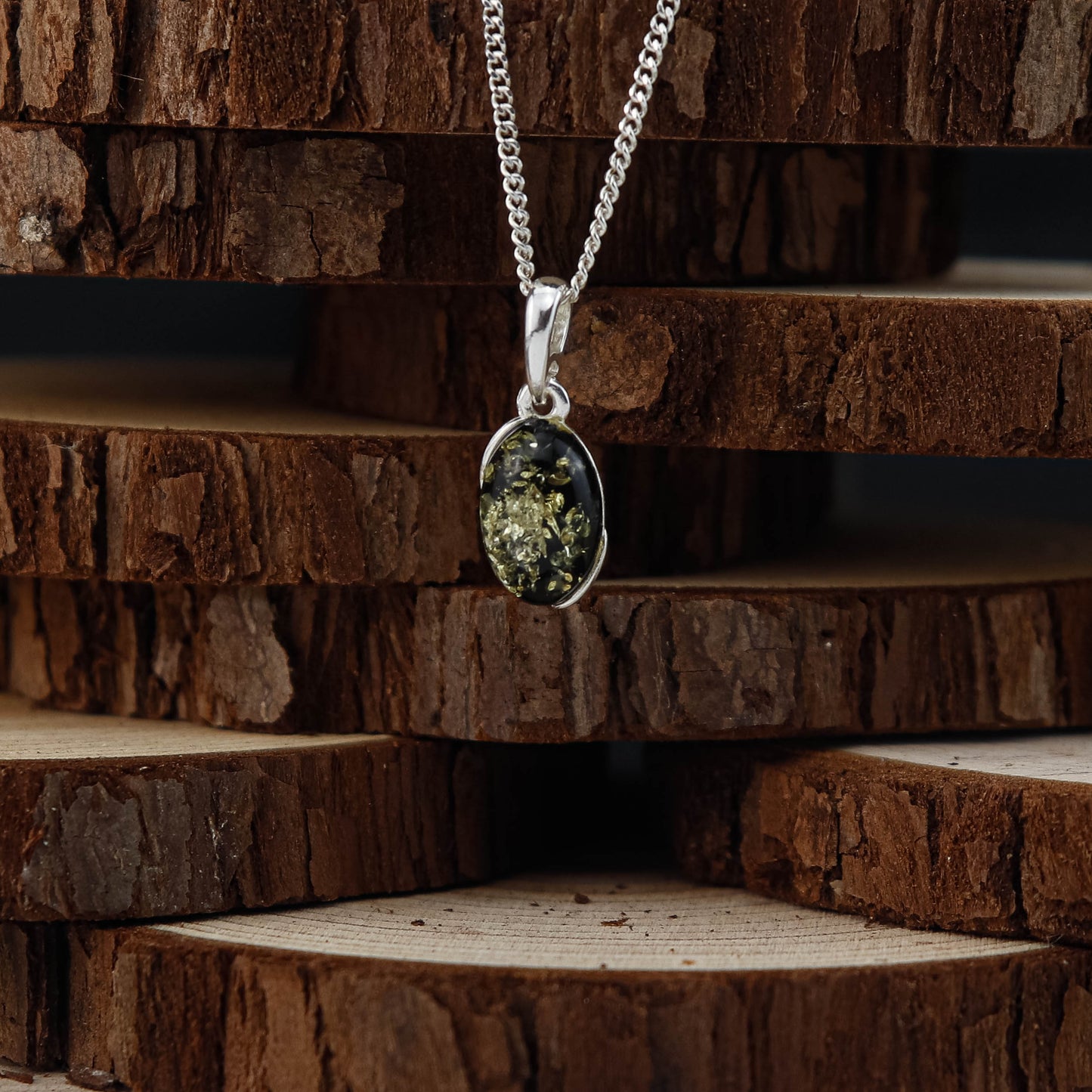 Forest Drop hänge i 925 Sterling Silver med Bärnsten