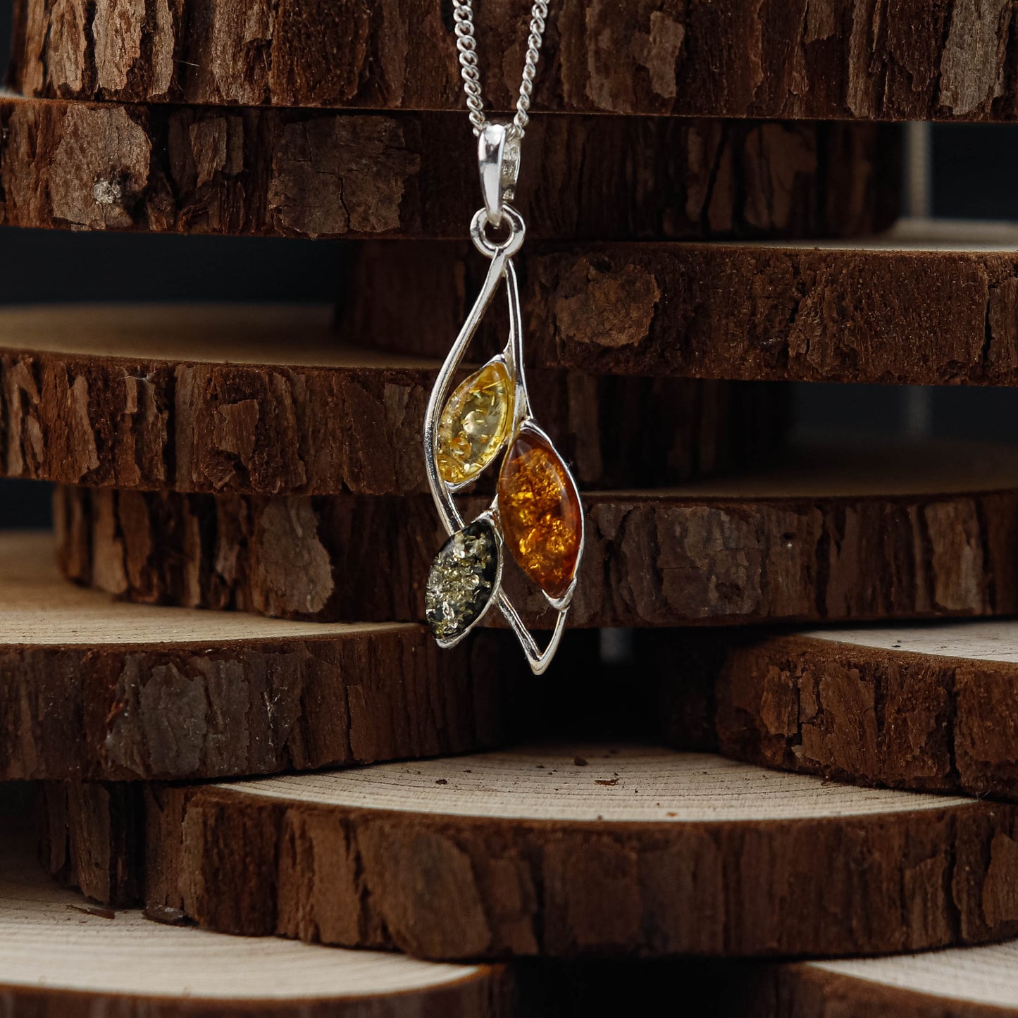 Amber Flow Trio hänge i 925 Sterling Silver med Bärnsten