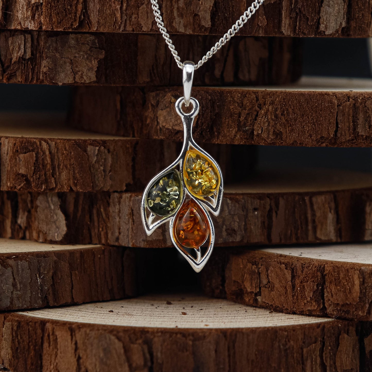 Amber Leaf Trio hänge i 925 Sterling Silver med Bärnsten
