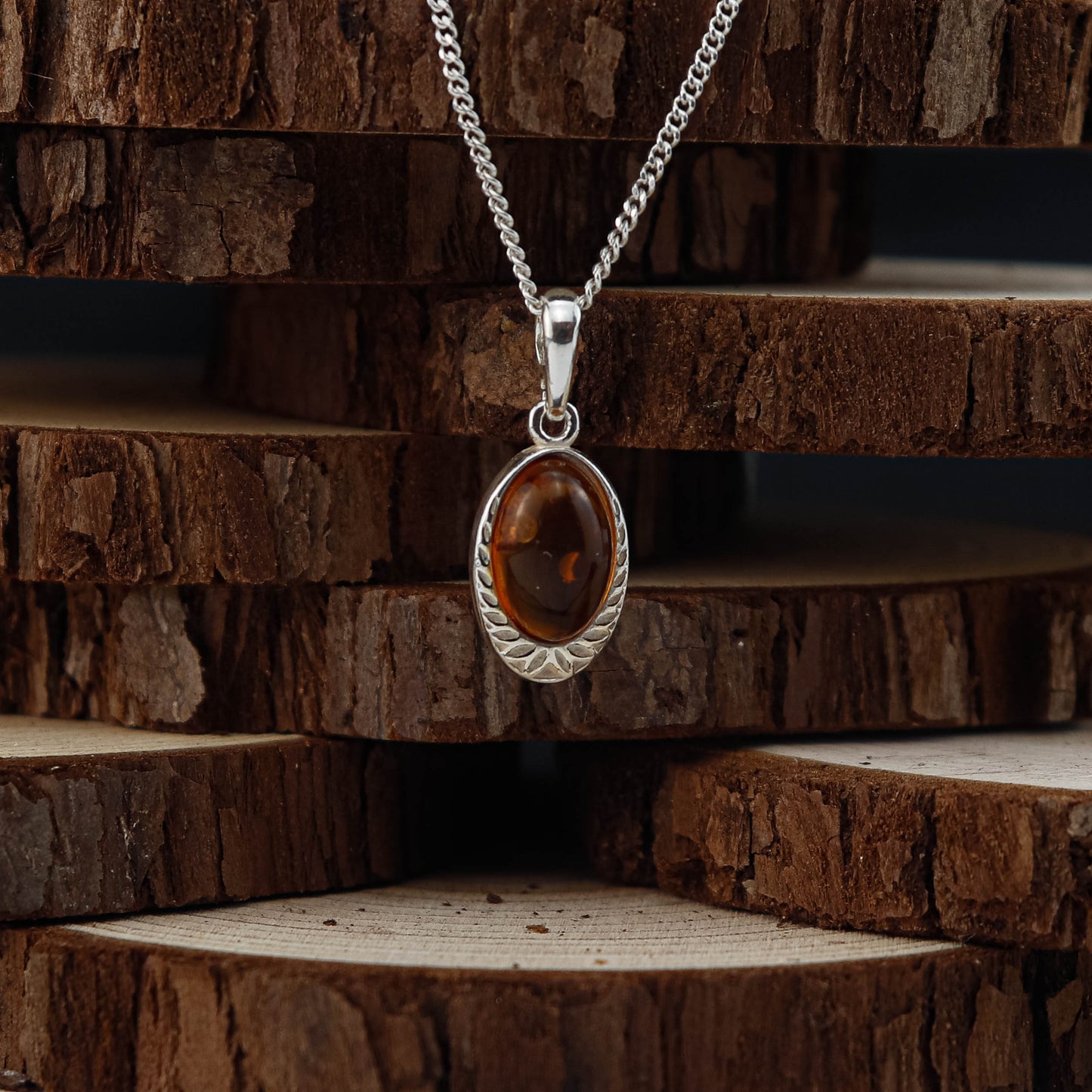 Amber Oval Leaf hänge i 925 Sterling Silver med Bärnsten