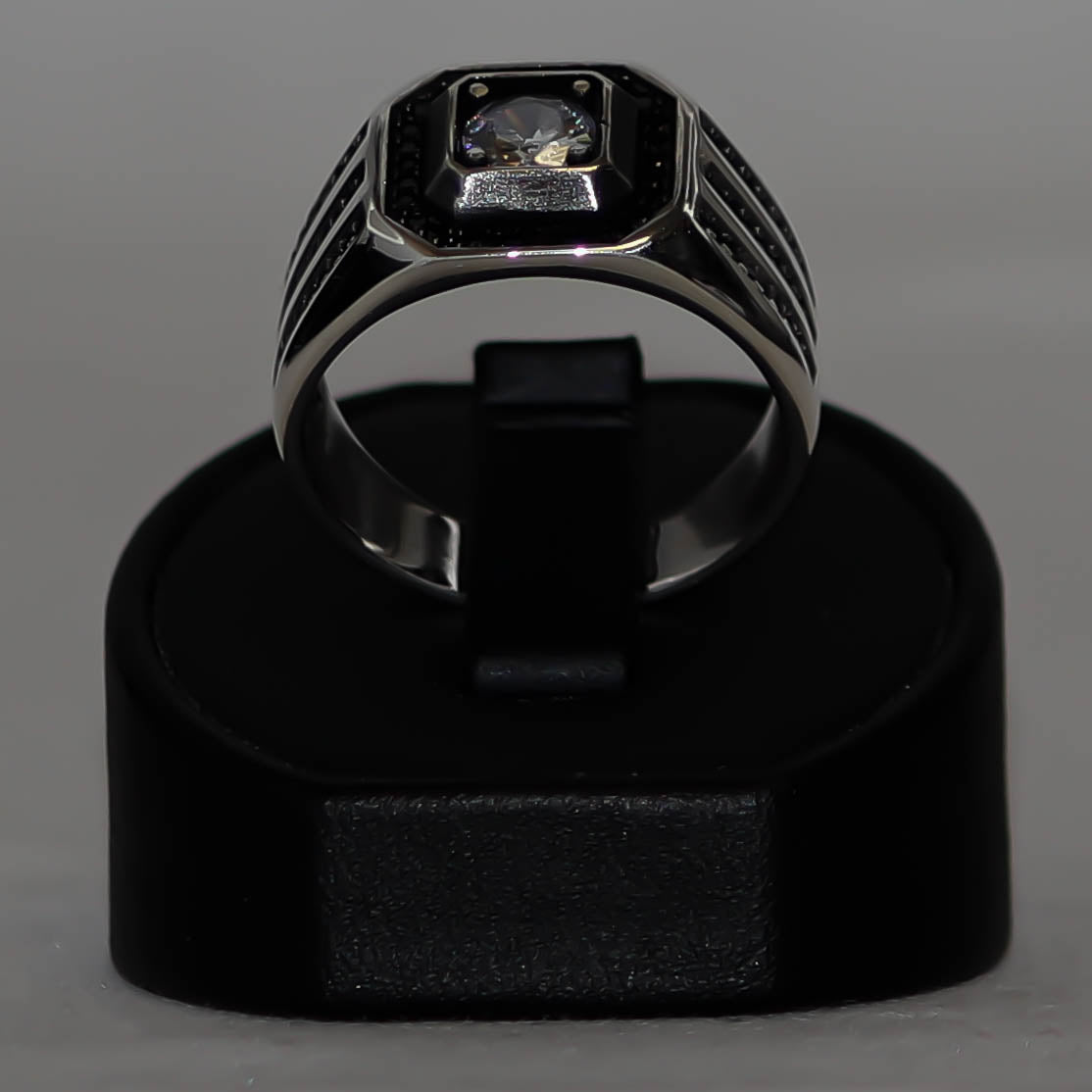 Ring med Svarta och Vita Zirkoner – Äkta 925 Sterling Silver