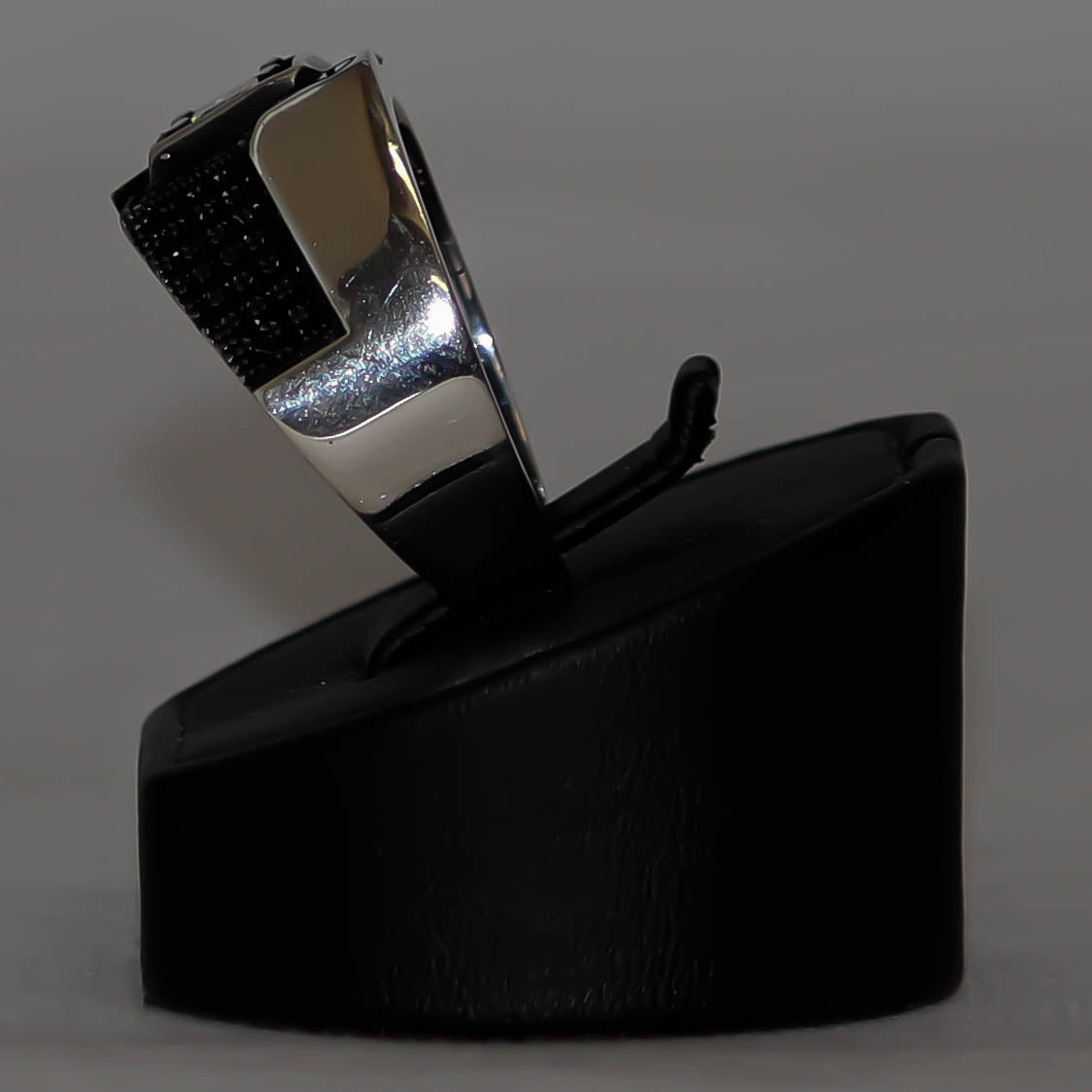 Elegant Contrast – Ring in 925 Sterling Silver