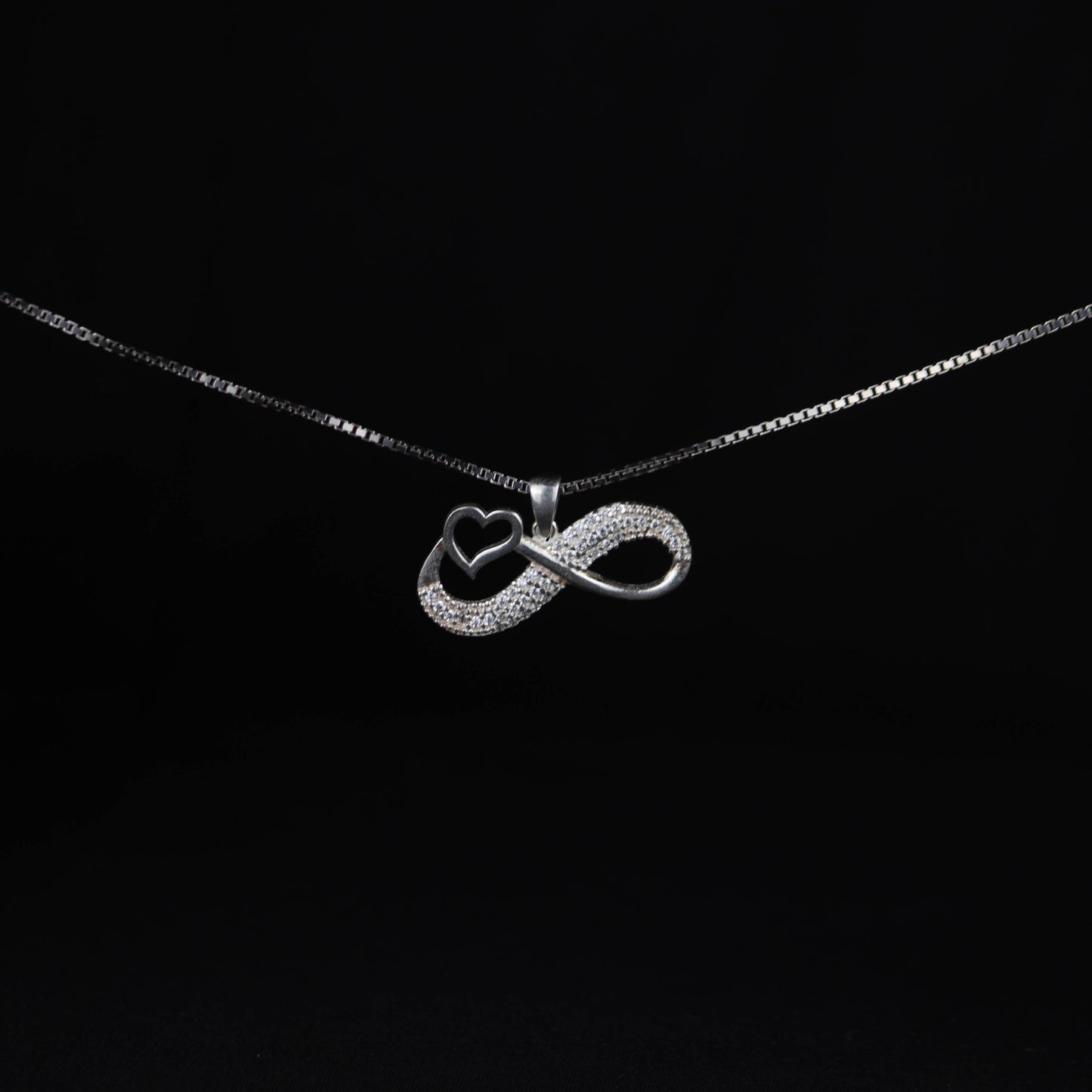 Eternal Love – Hänge i 925 Sterling Silver med Zirkon