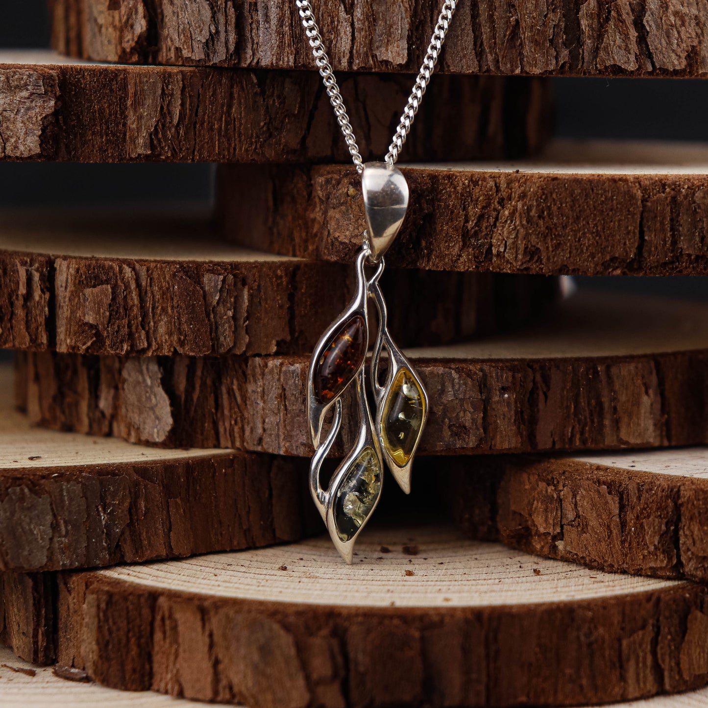 Amber Leaf Trio hänge i 925 Sterling Silver med Bärnsten