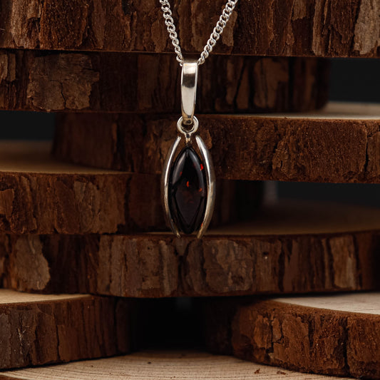 Amber Marquise Dark hänge i 925 Sterling Silver med Bärnsten