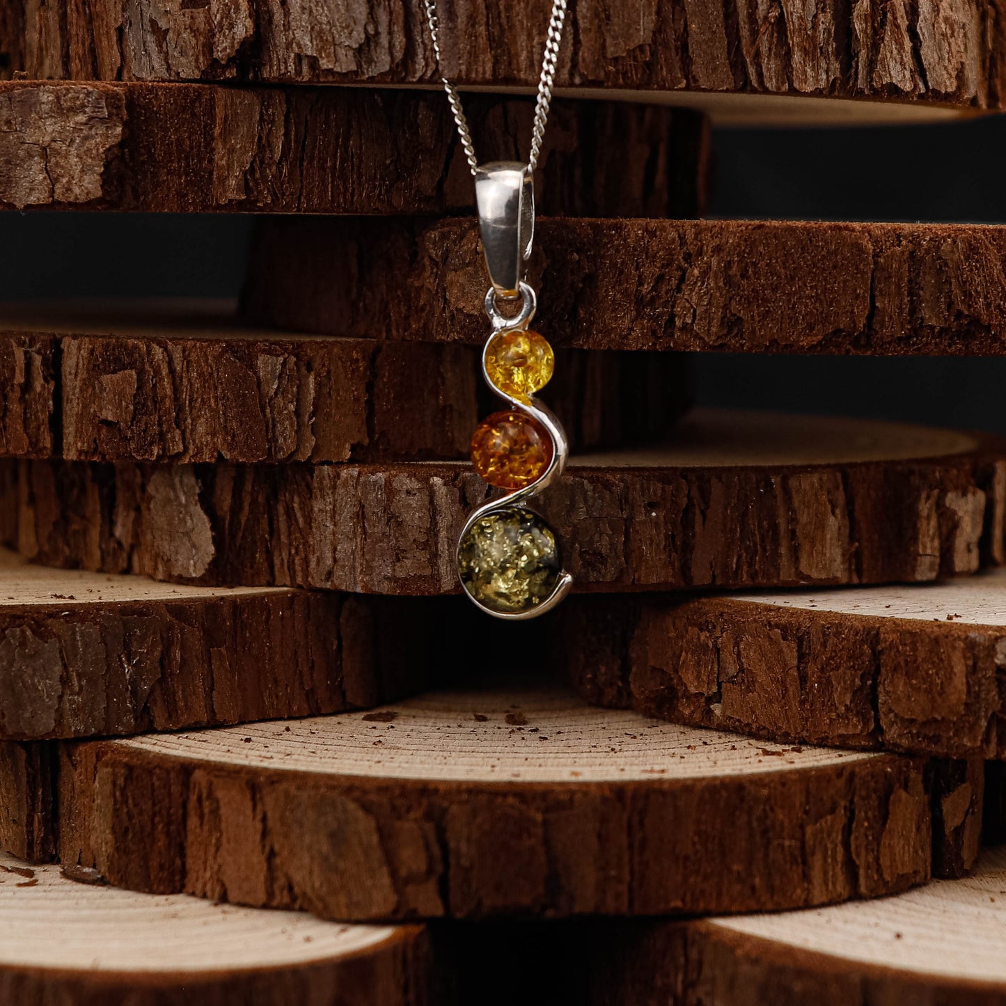 Amber Spiral Trio hänge i 925 Sterling Silver med Bärnsten