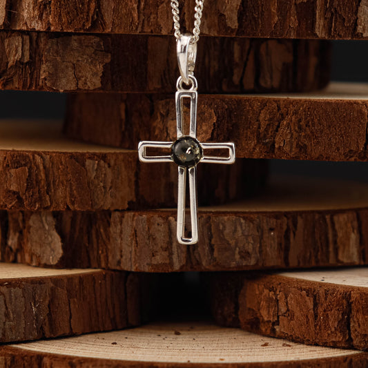 Forest Cross hänge i 925 Sterling Silver med Bärnsten