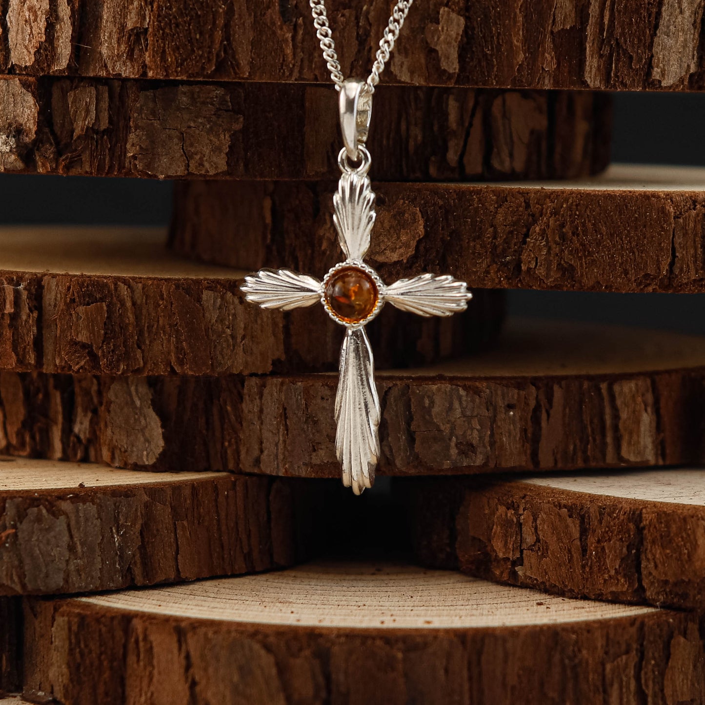 Amber Wing Cross hänge i 925 Sterling Silver med Bärnsten